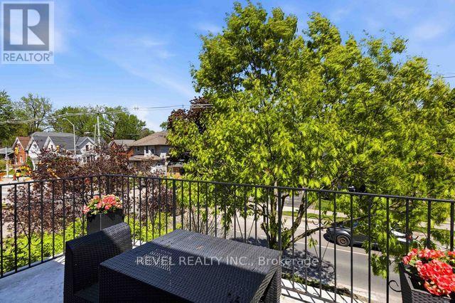 693 QUEENS AVENUE - 22