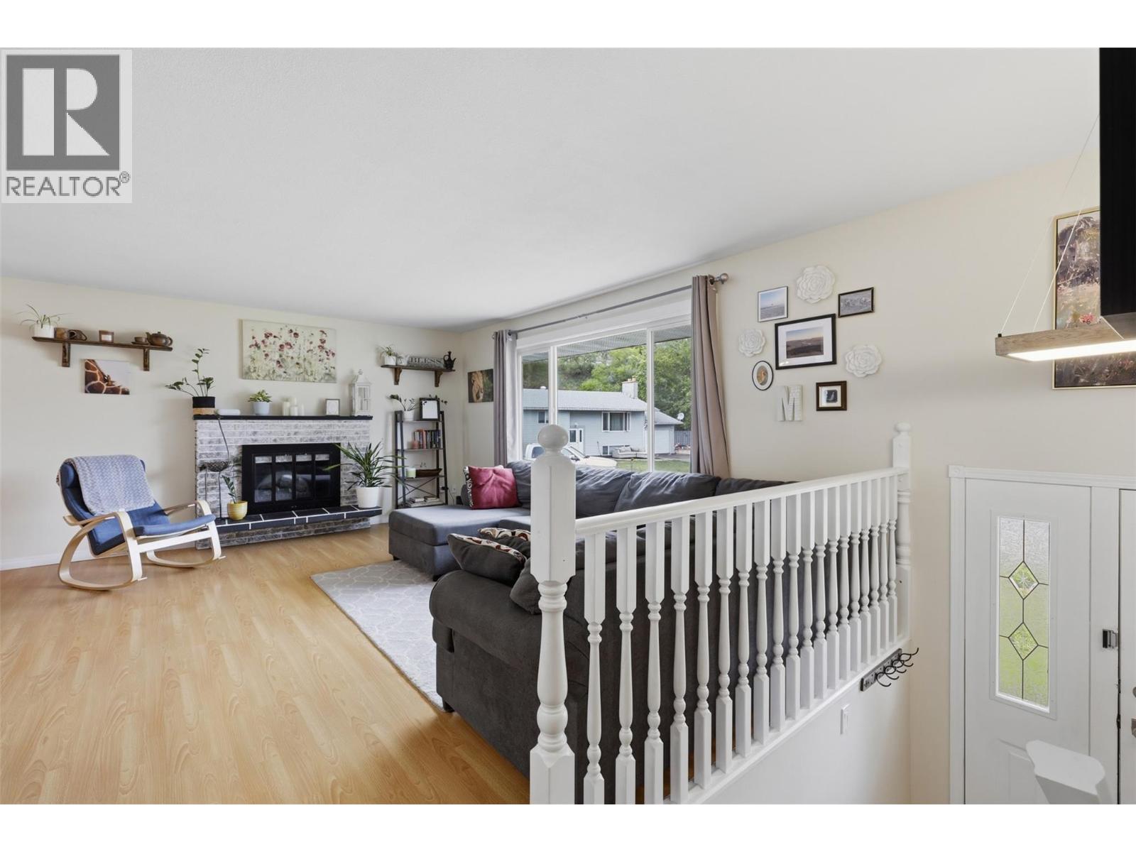 782 VENABLES Place - Image 3