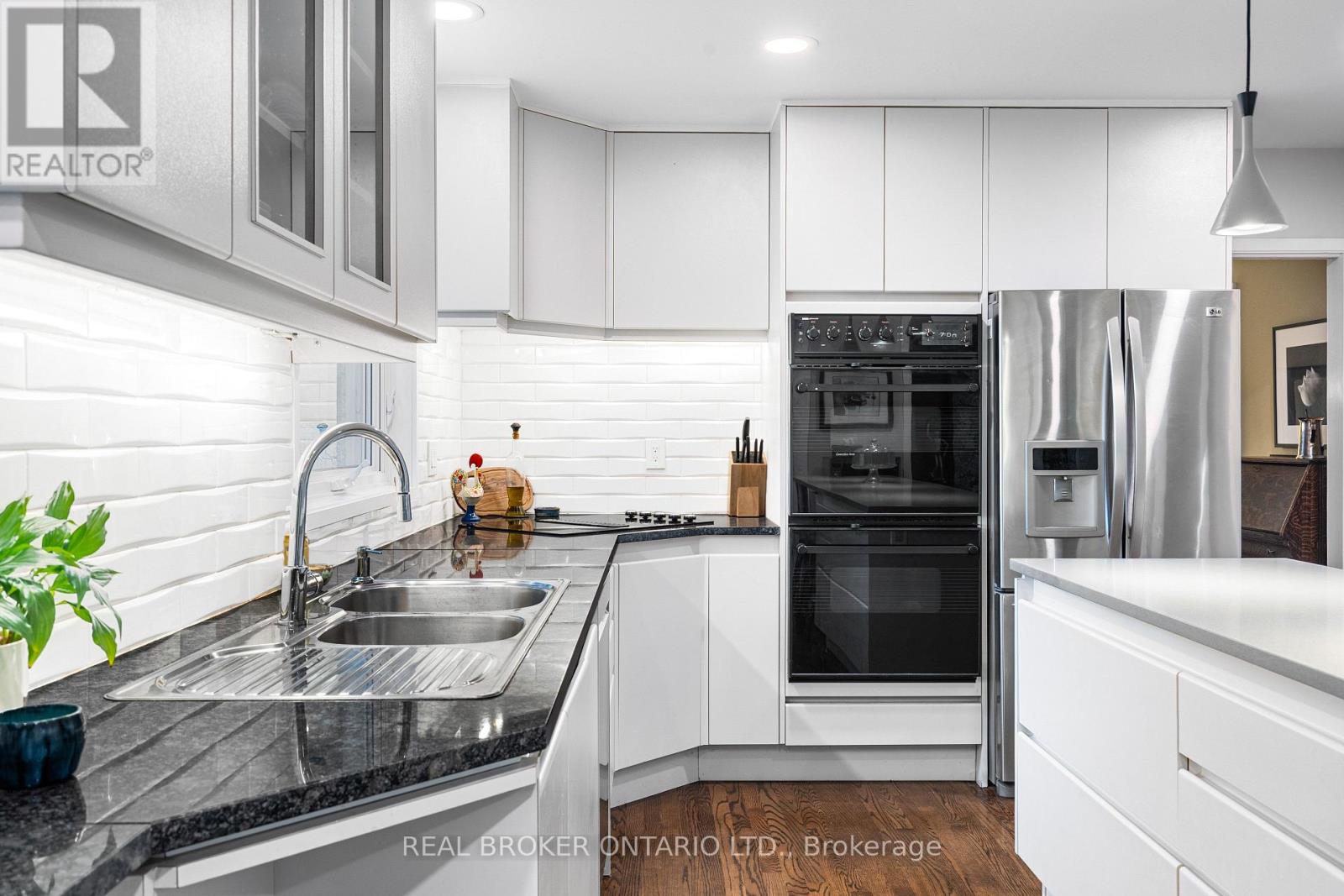 1958 NEEPAWA AVENUE - 20