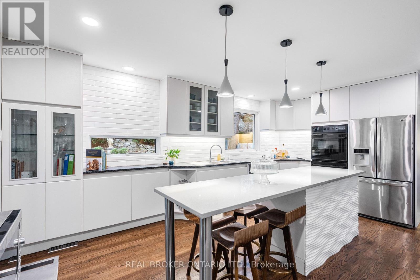 1958 NEEPAWA AVENUE - 21