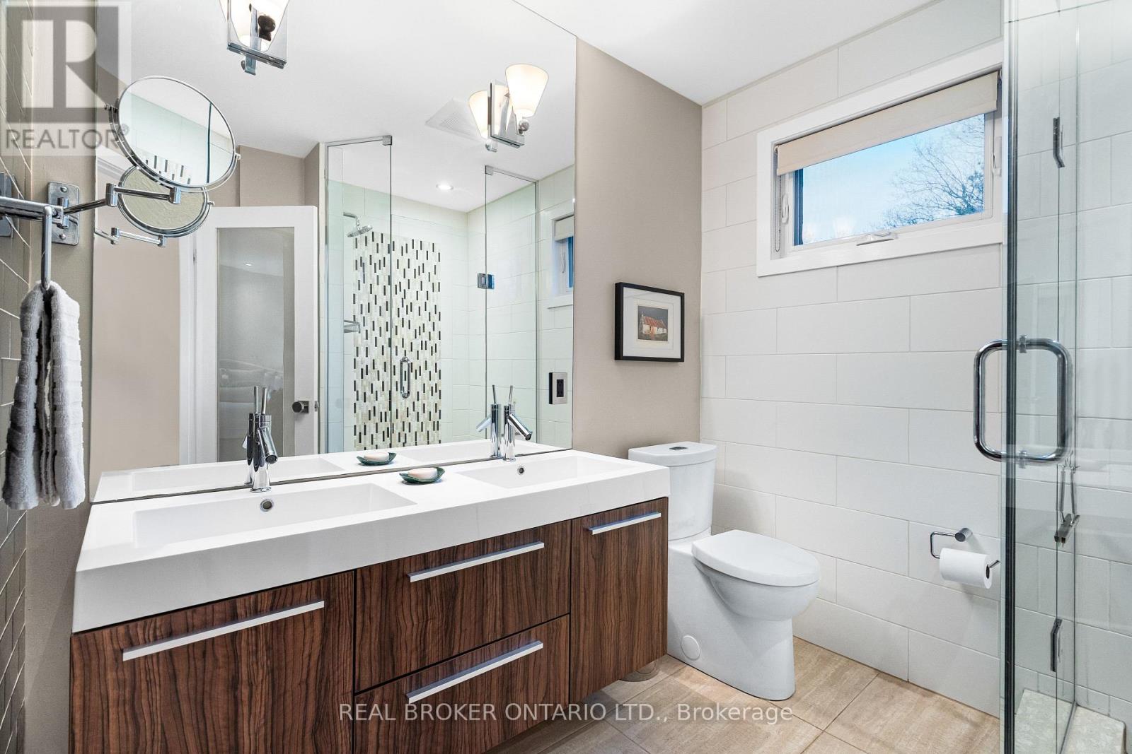 1958 NEEPAWA AVENUE - 31