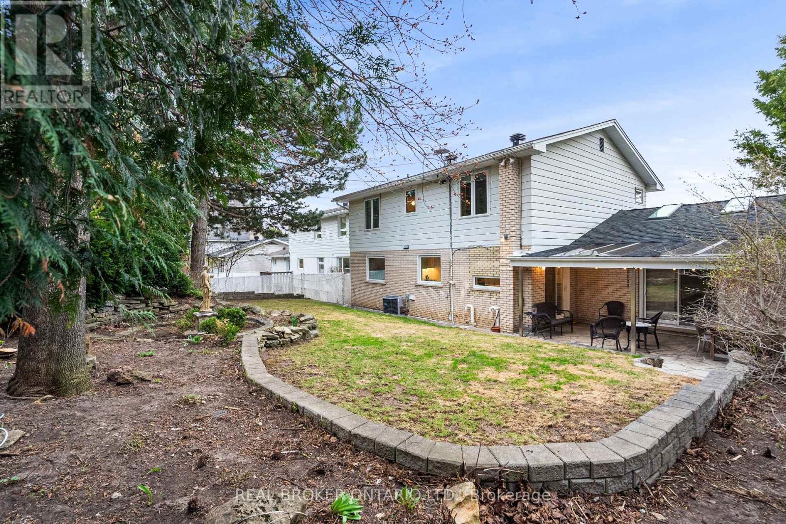 1958 NEEPAWA AVENUE - 47