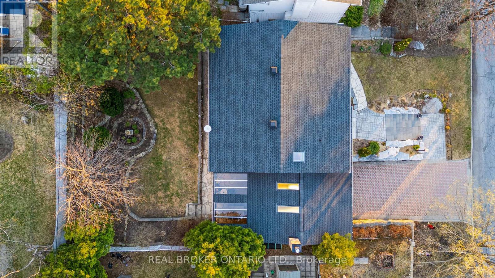 1958 NEEPAWA AVENUE - 48