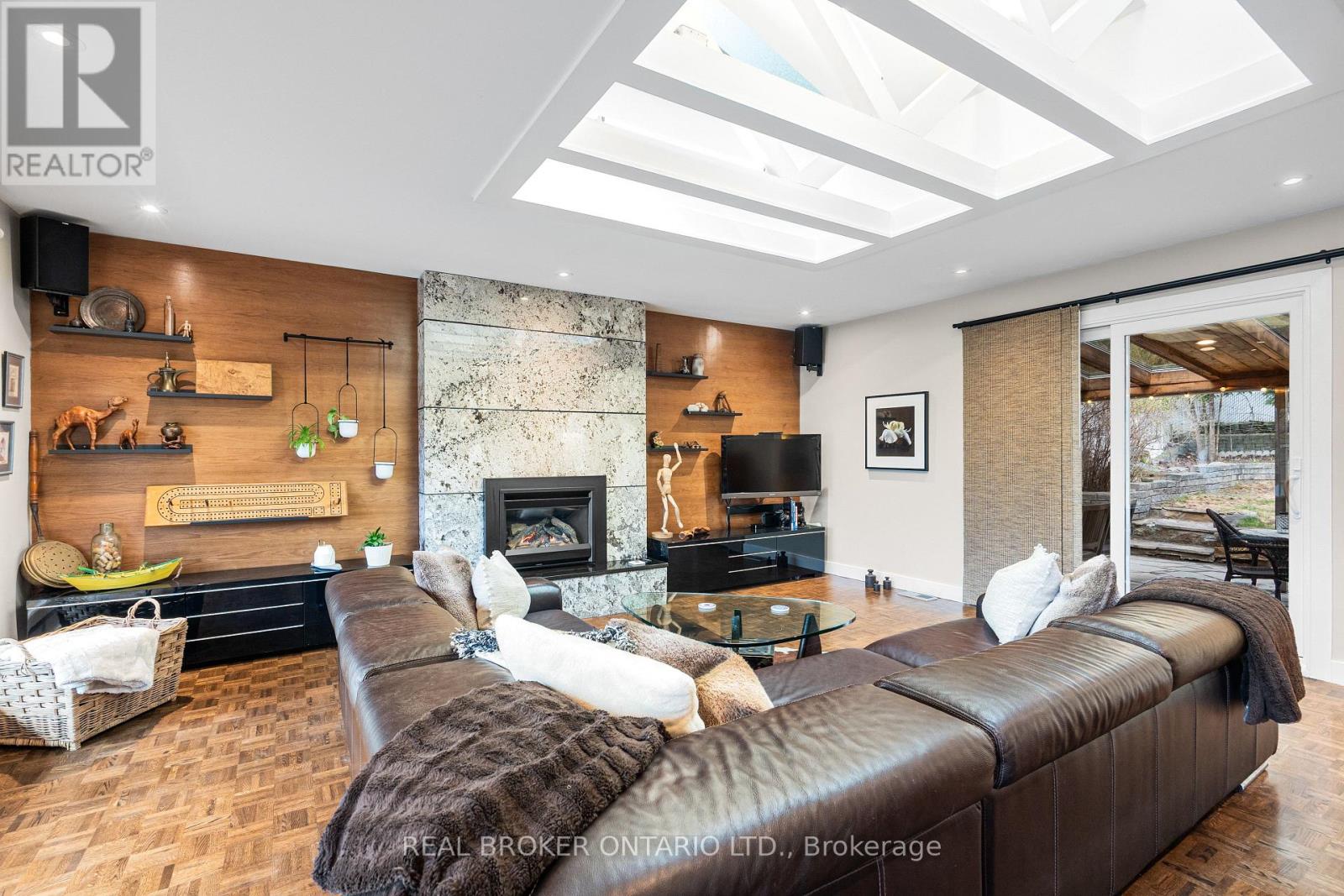 1958 NEEPAWA AVENUE - 6