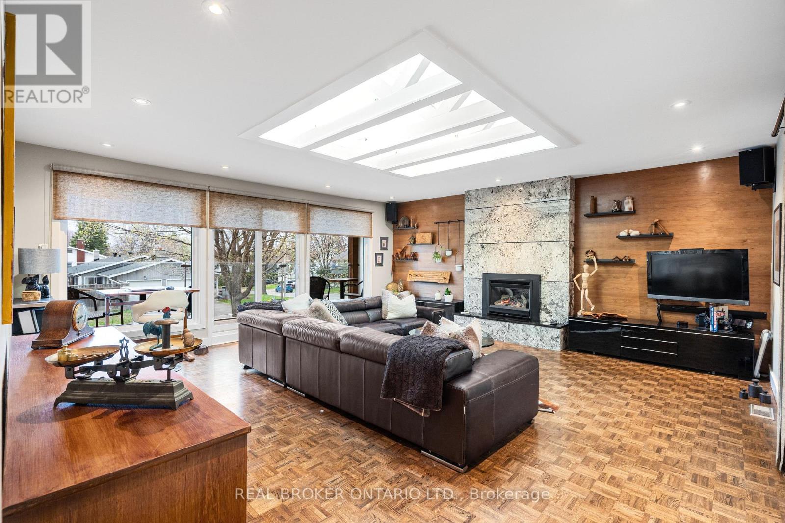 1958 NEEPAWA AVENUE - 8