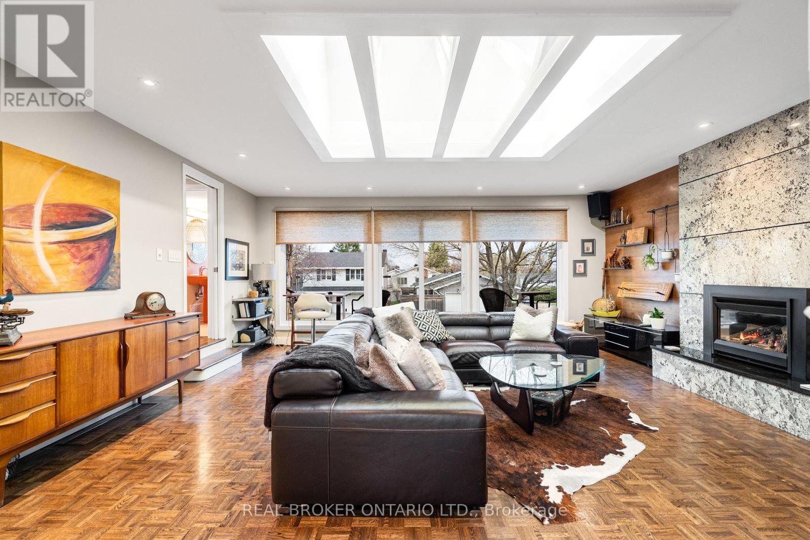 1958 NEEPAWA AVENUE - 9