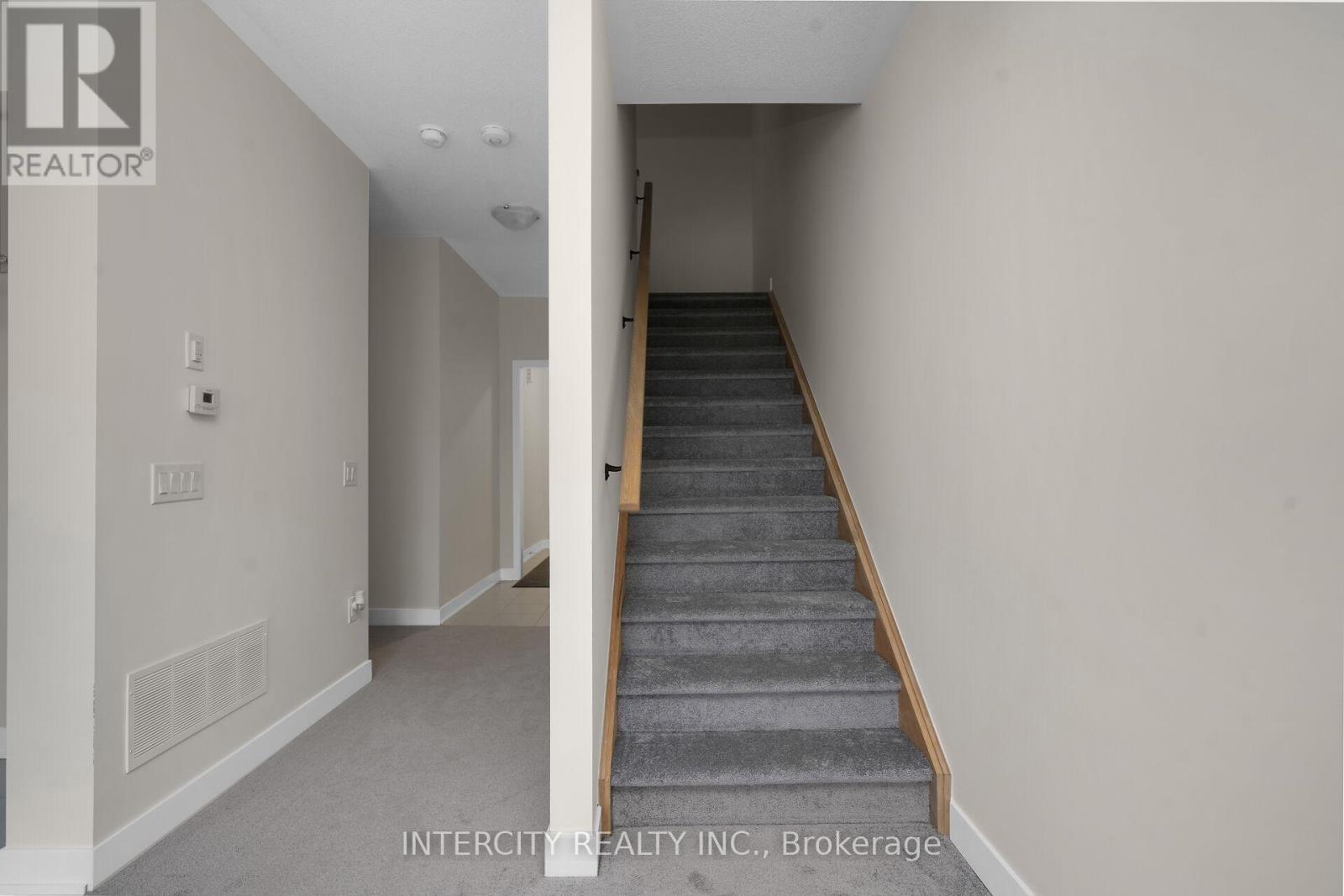 BLK 7 UNIT 3 - 100 WALDEN DRIVE - 13