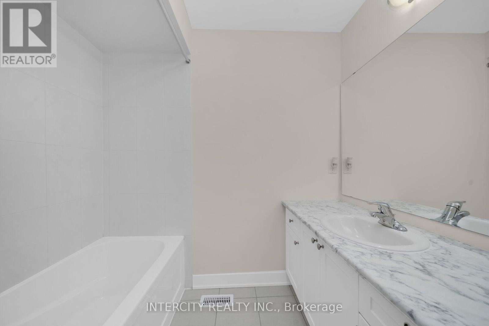 BLK 7 UNIT 3 - 100 WALDEN DRIVE - 24