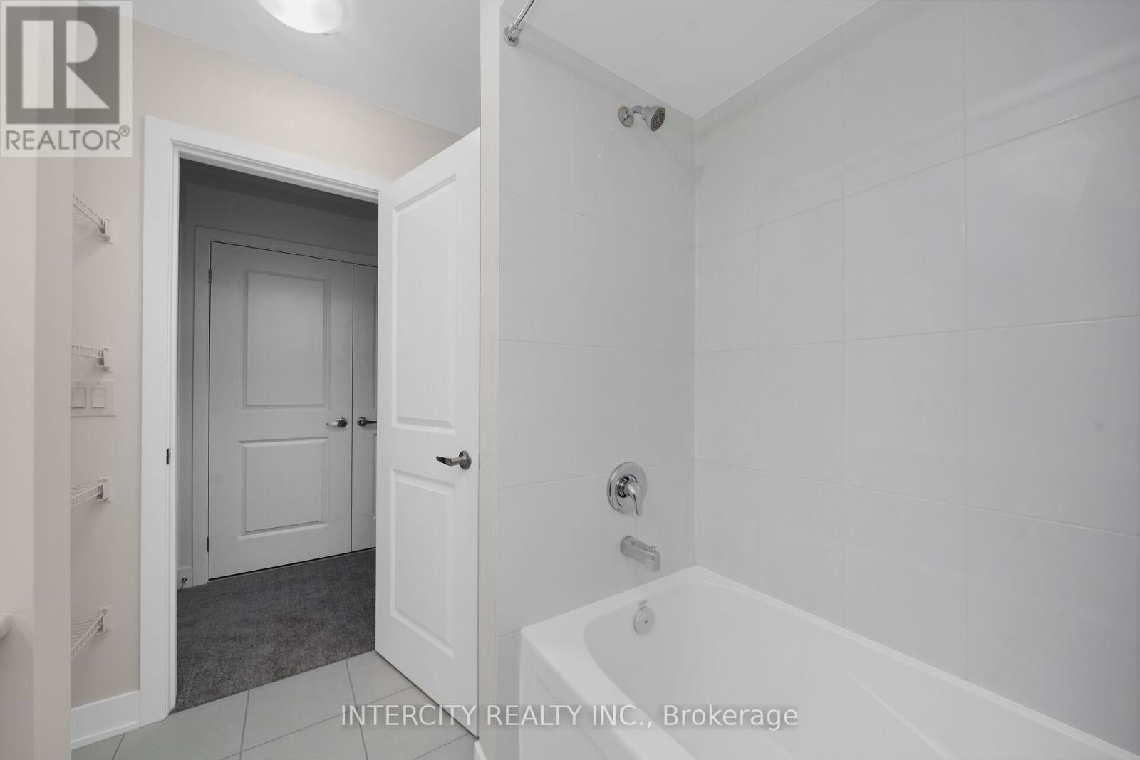 BLK 7 UNIT 3 - 100 WALDEN DRIVE - 25