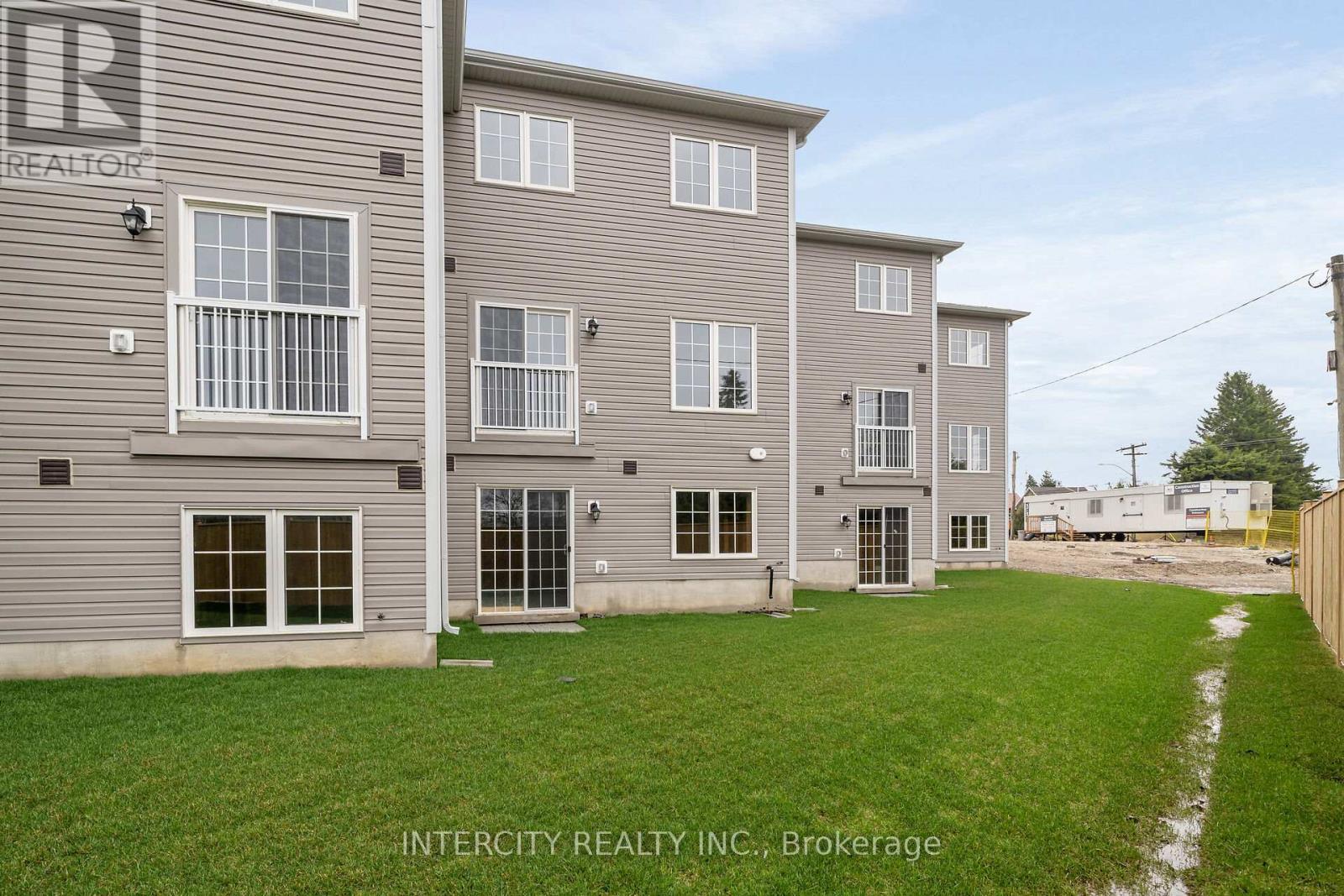 BLK 7 UNIT 3 - 100 WALDEN DRIVE - 28