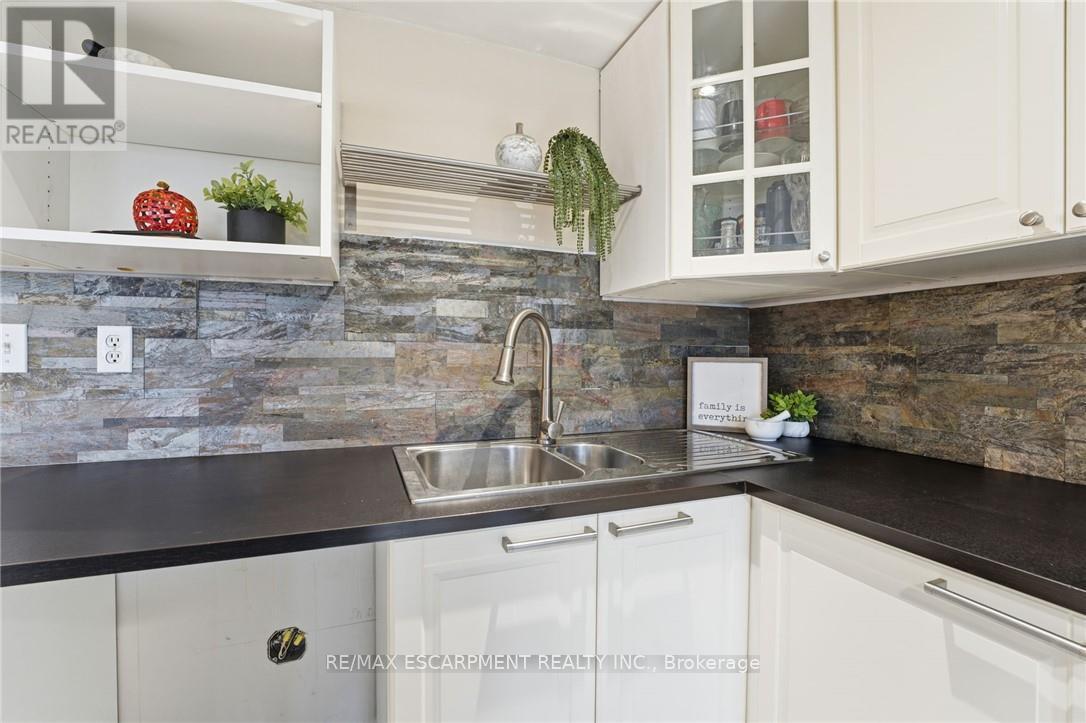 430 WINNIETT STREET - 23