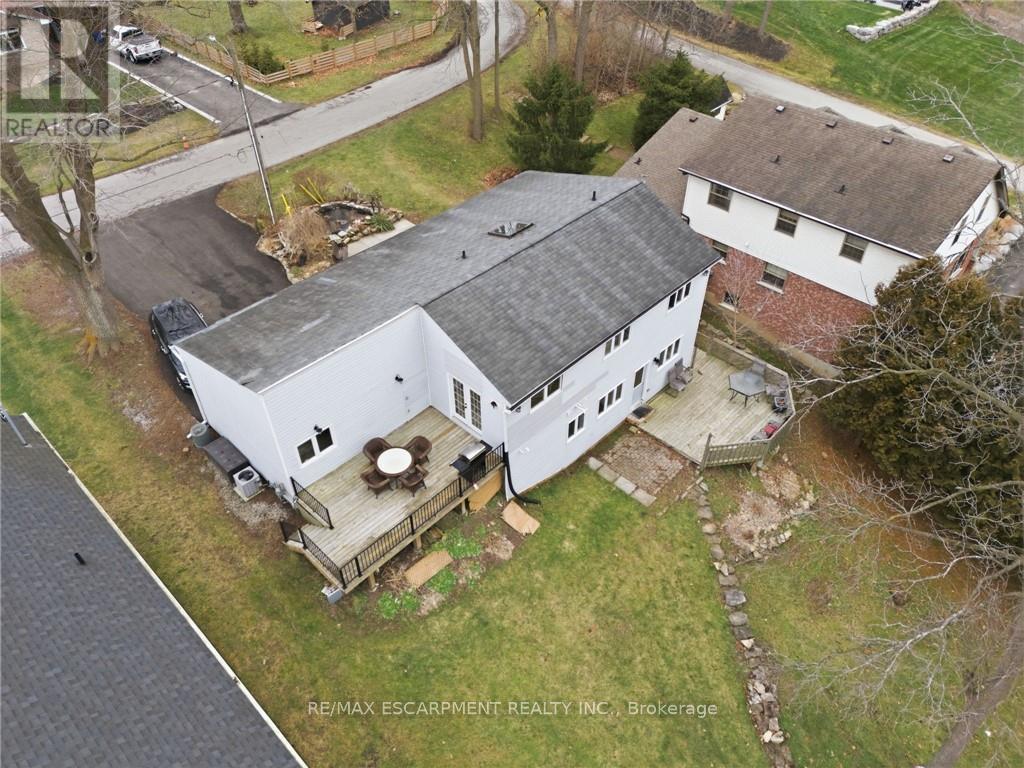 430 WINNIETT STREET - 3