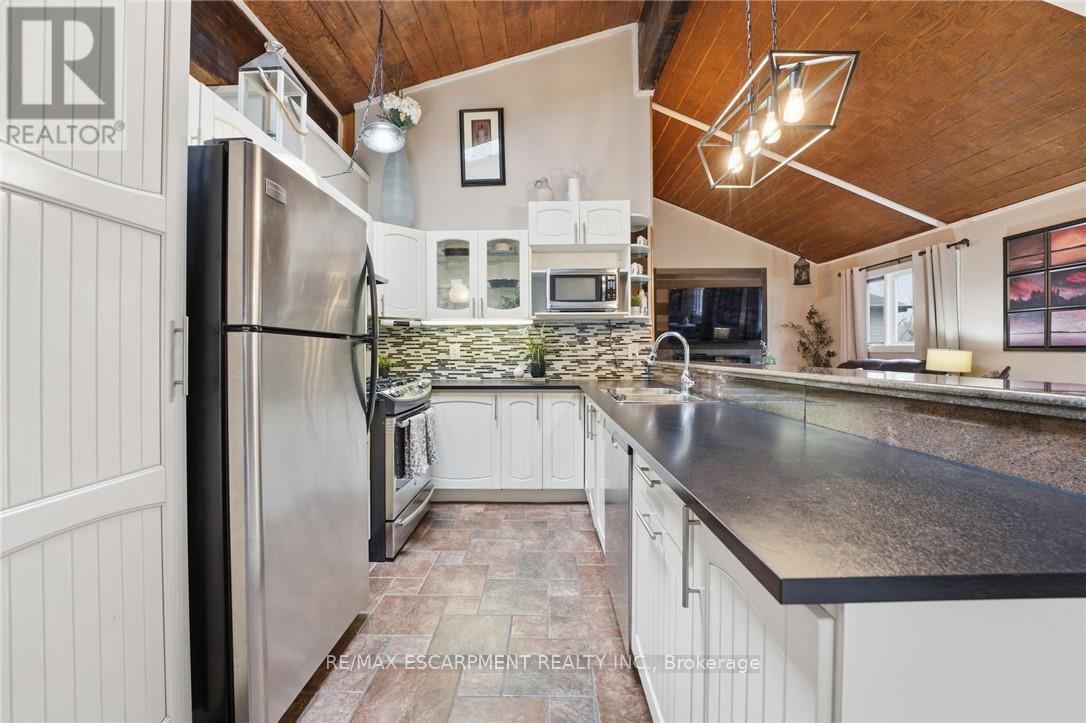 430 WINNIETT STREET - 8