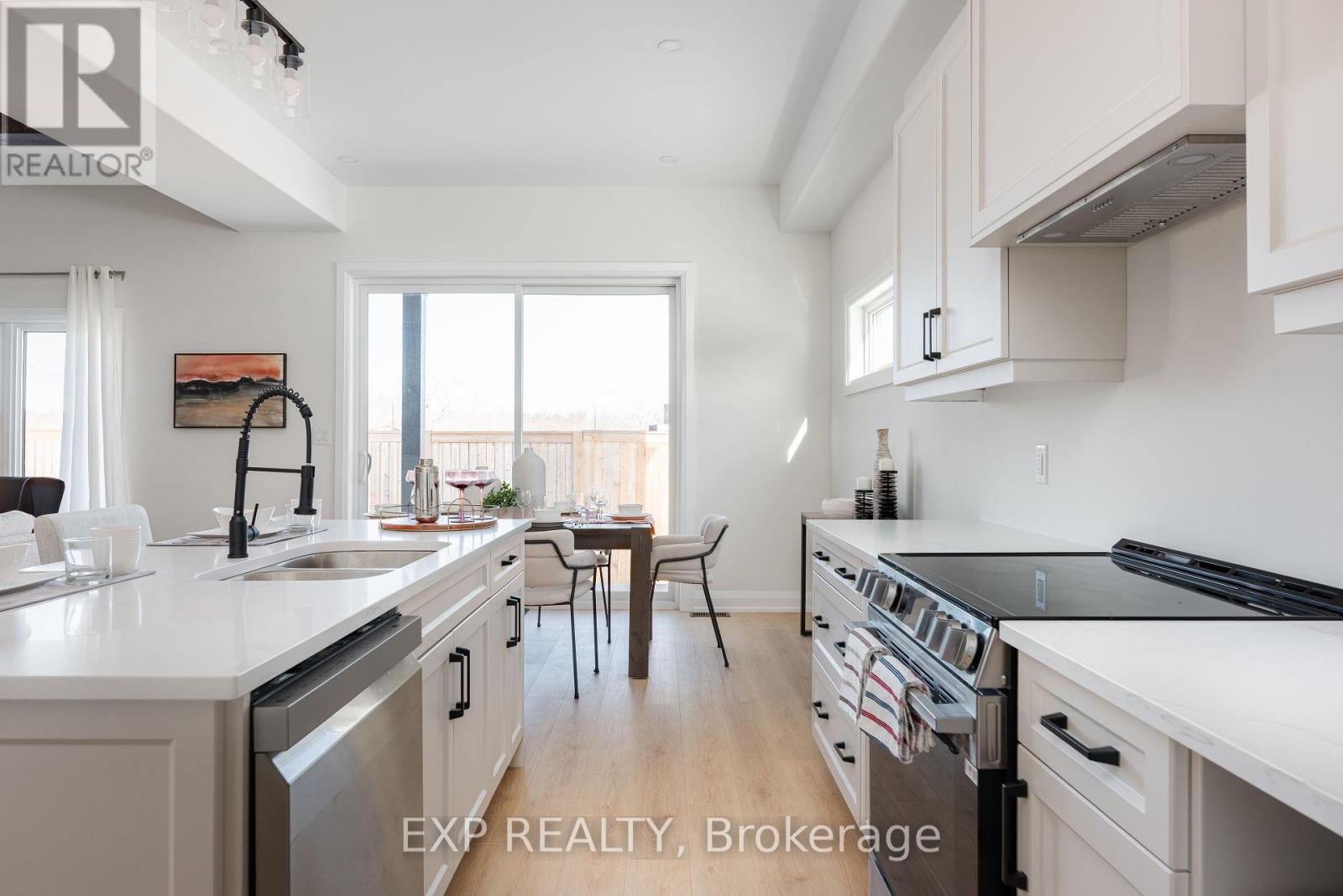 6152 CURLIN CRESCENT - 3