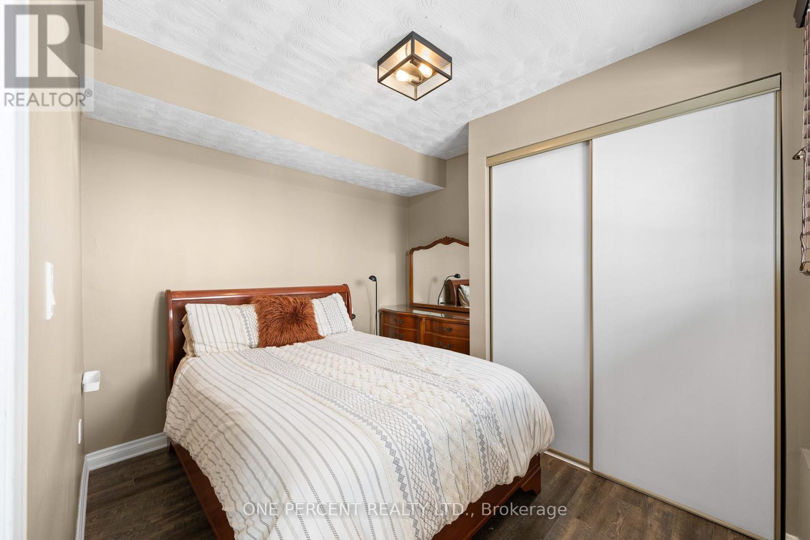 975 FIELDOWN STREET - 38
