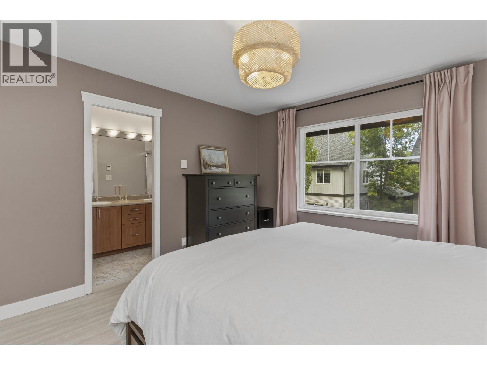 18 1800 MAMQUAM ROAD, Squamish