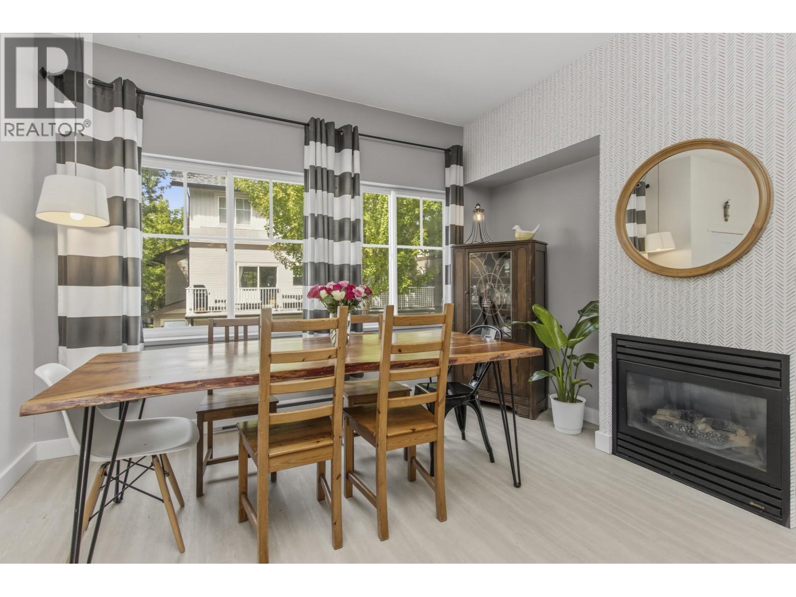 18 1800 MAMQUAM ROAD, Squamish