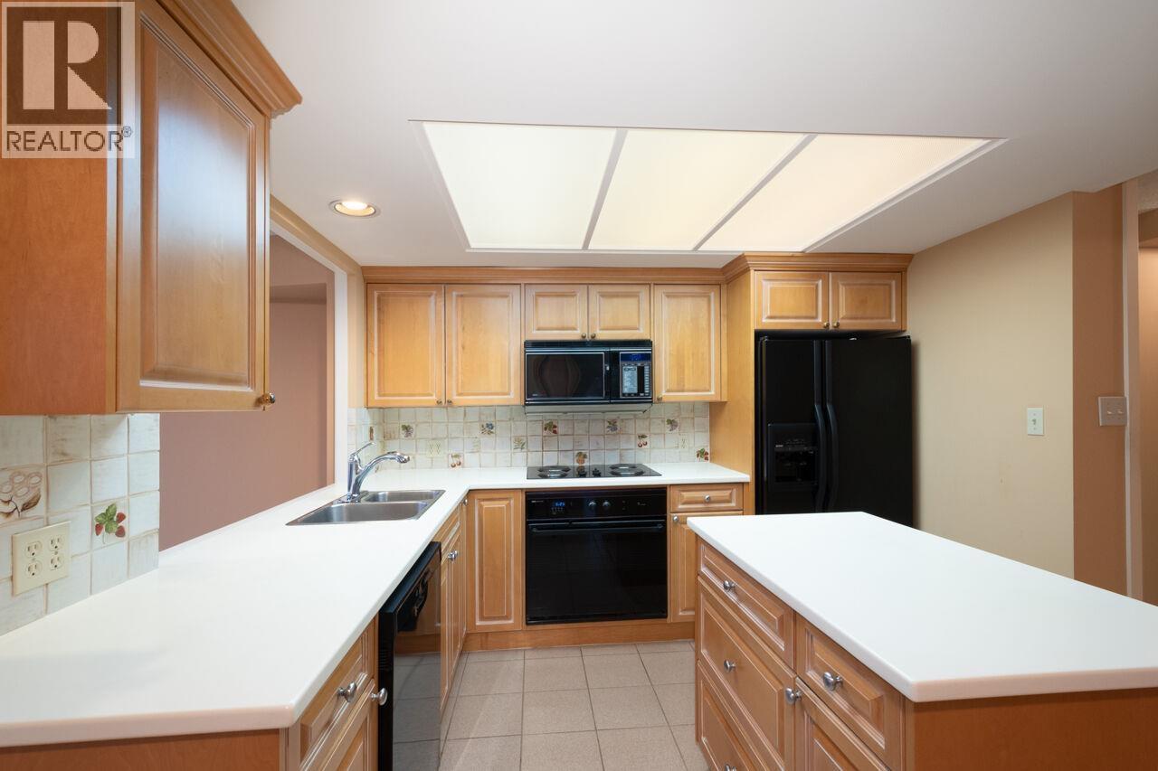 9 1717 DUCHESS AVENUE, West Vancouver
