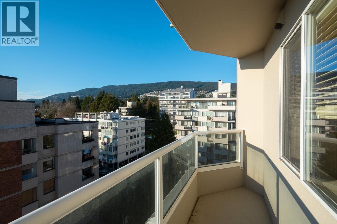 9 1717 DUCHESS AVENUE, West Vancouver