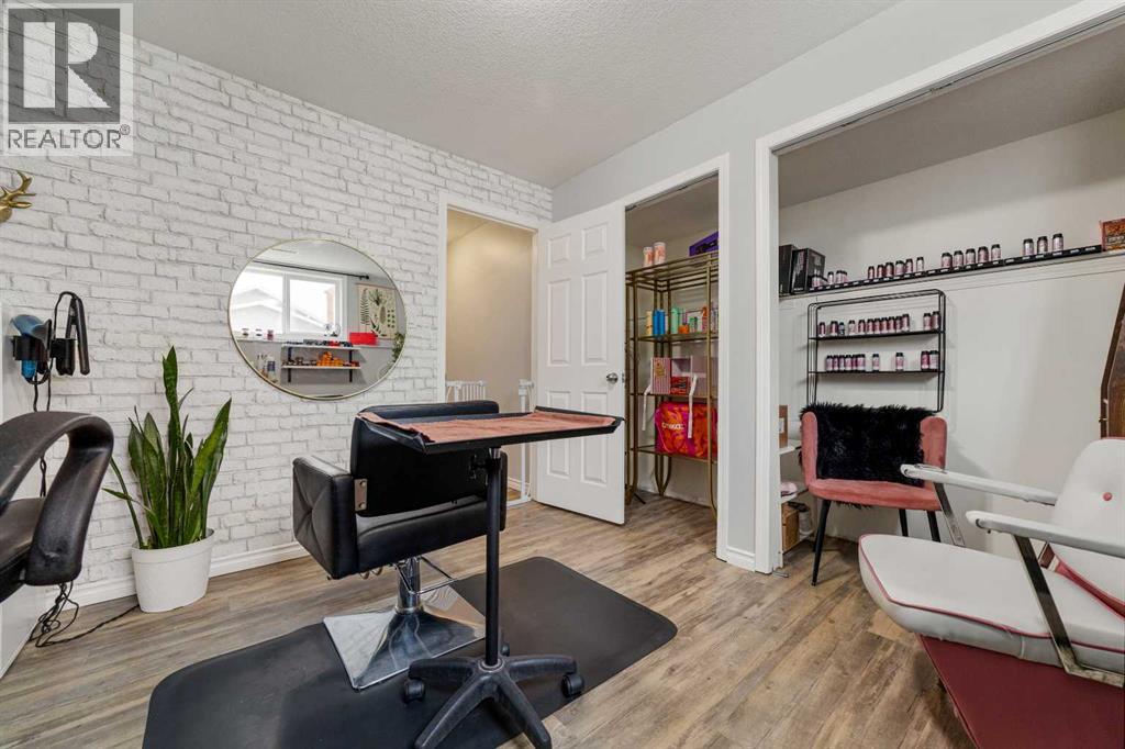 263 Peigan Court W - 29