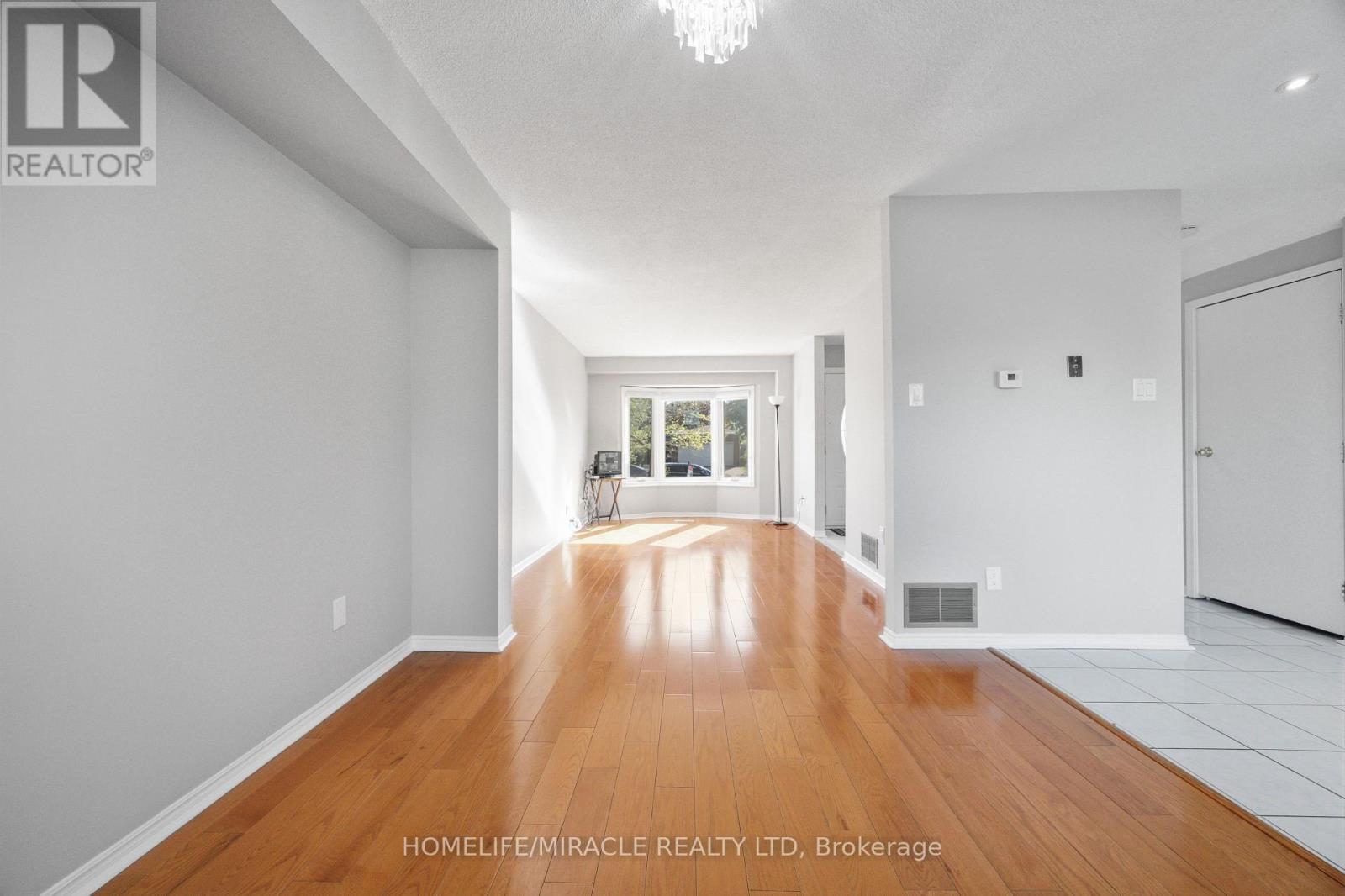 8 LANSBURY DRIVE - 11