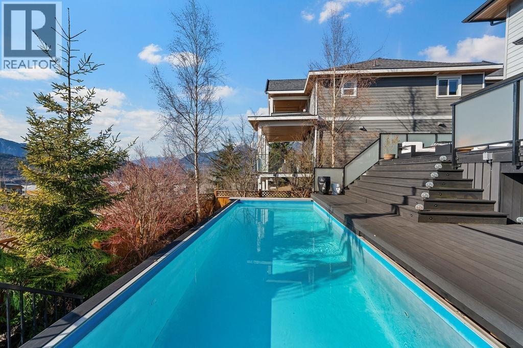 2954 STRANGWAY PLACE, Squamish