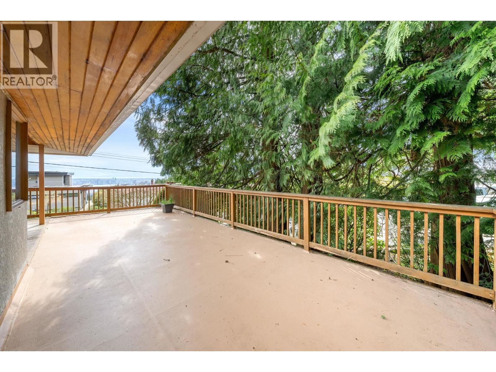 234 RONDOVAL CRESCENT, North Vancouver