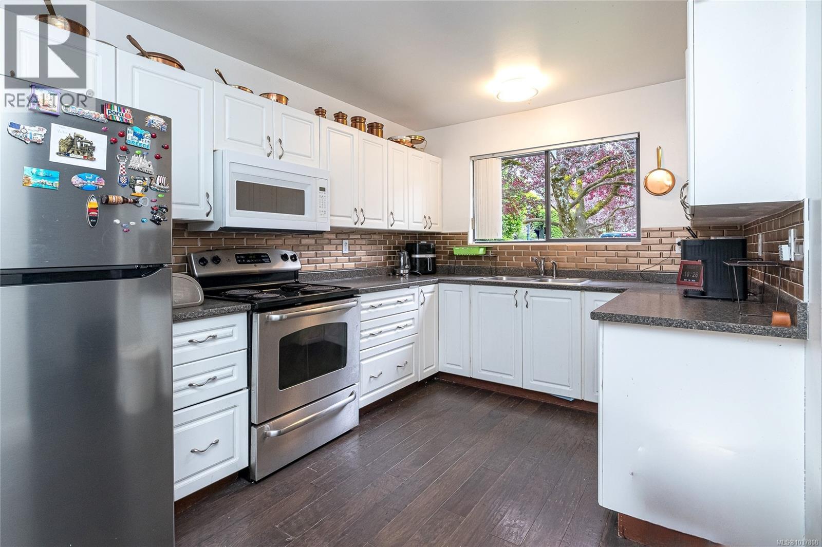 #24 1506 Admirals Rd - 16