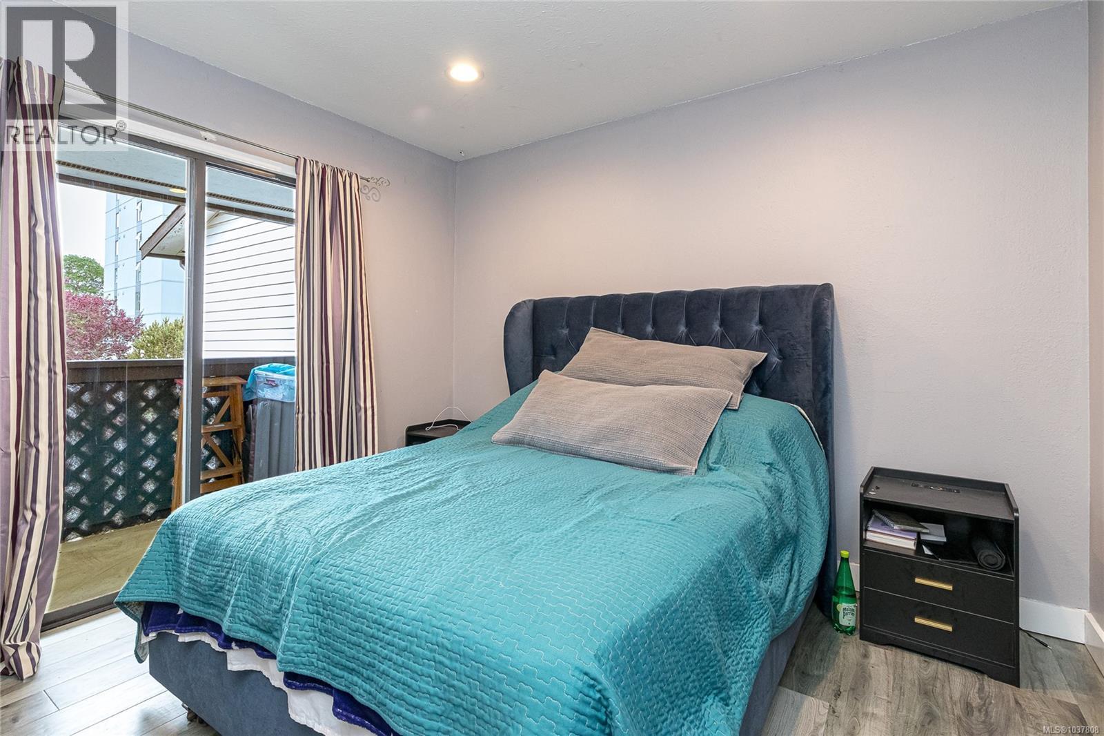 #24 1506 Admirals Rd - 23