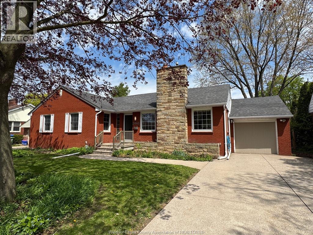 2440 BUCKINGHAM DRIVE