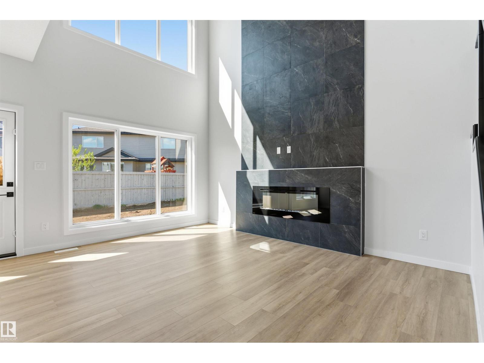 8727 181 AV NW - 1