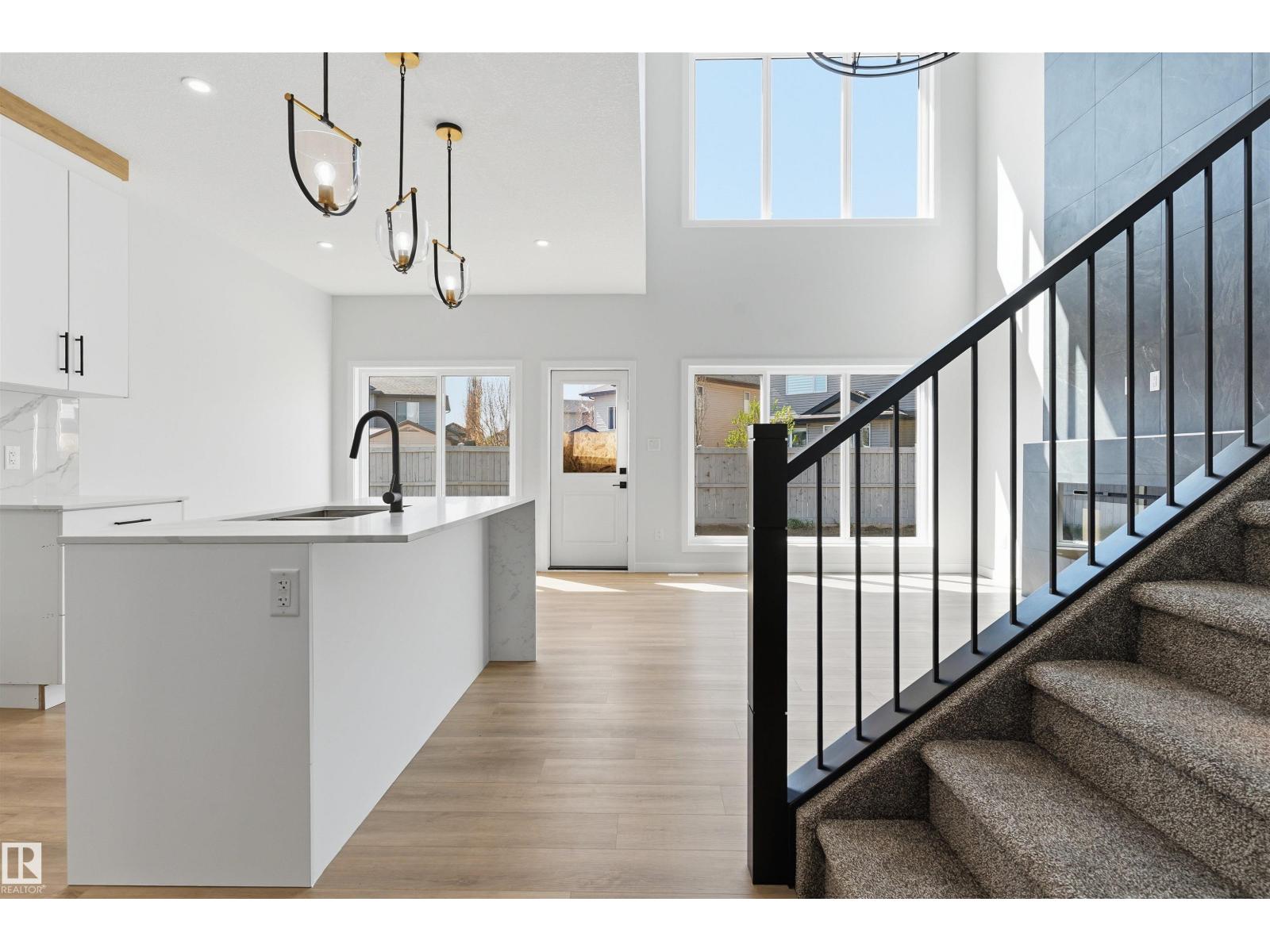 8727 181 AV NW - 2