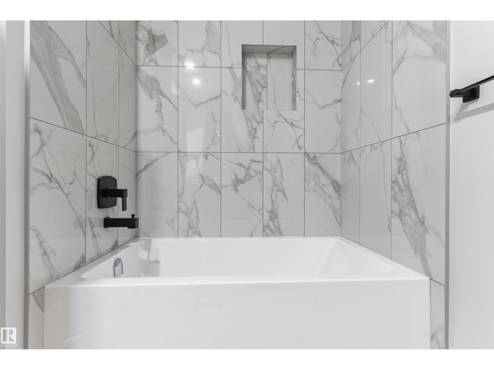 8727 181 AV NW - 24