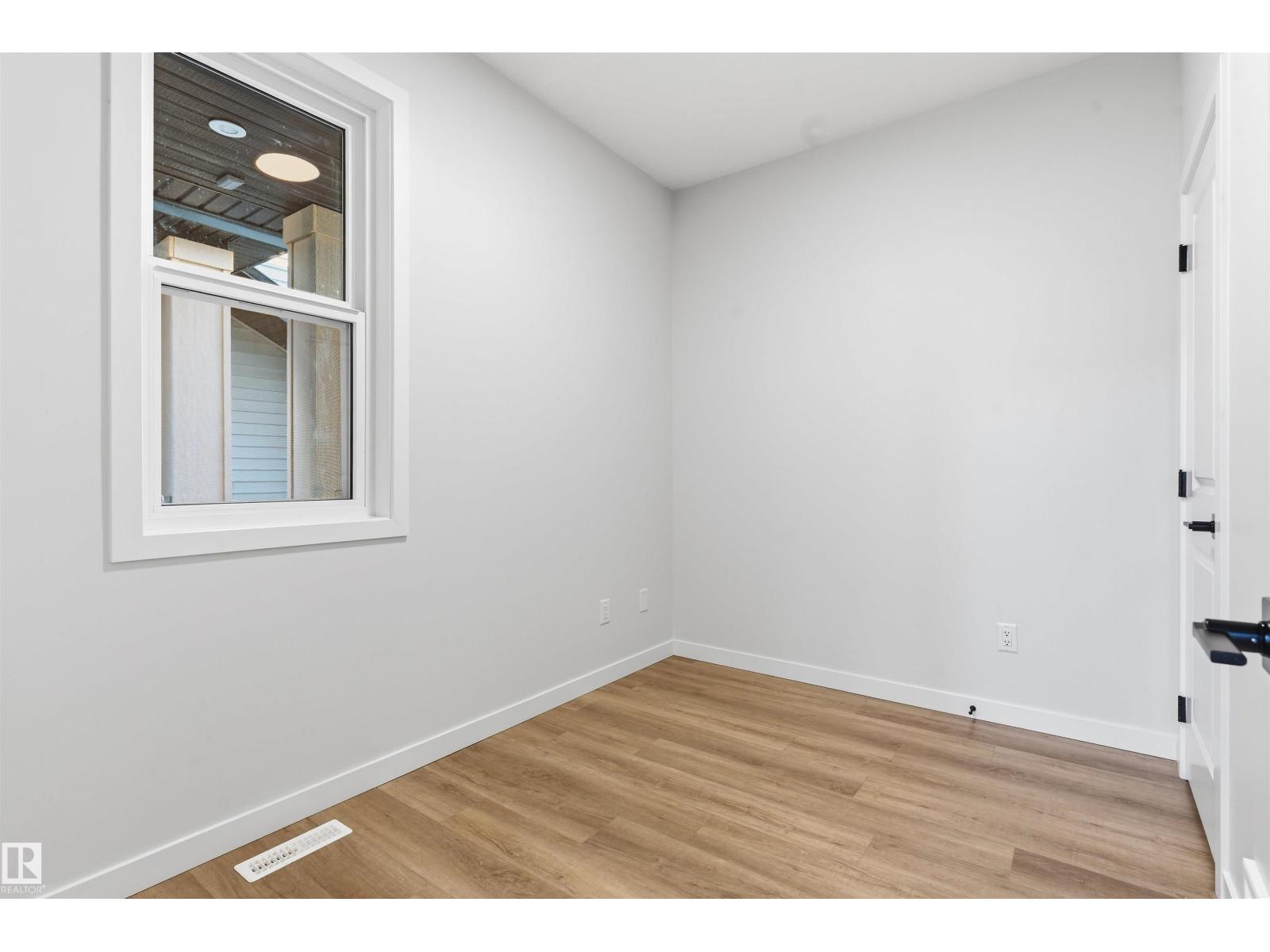8727 181 AV NW - 27