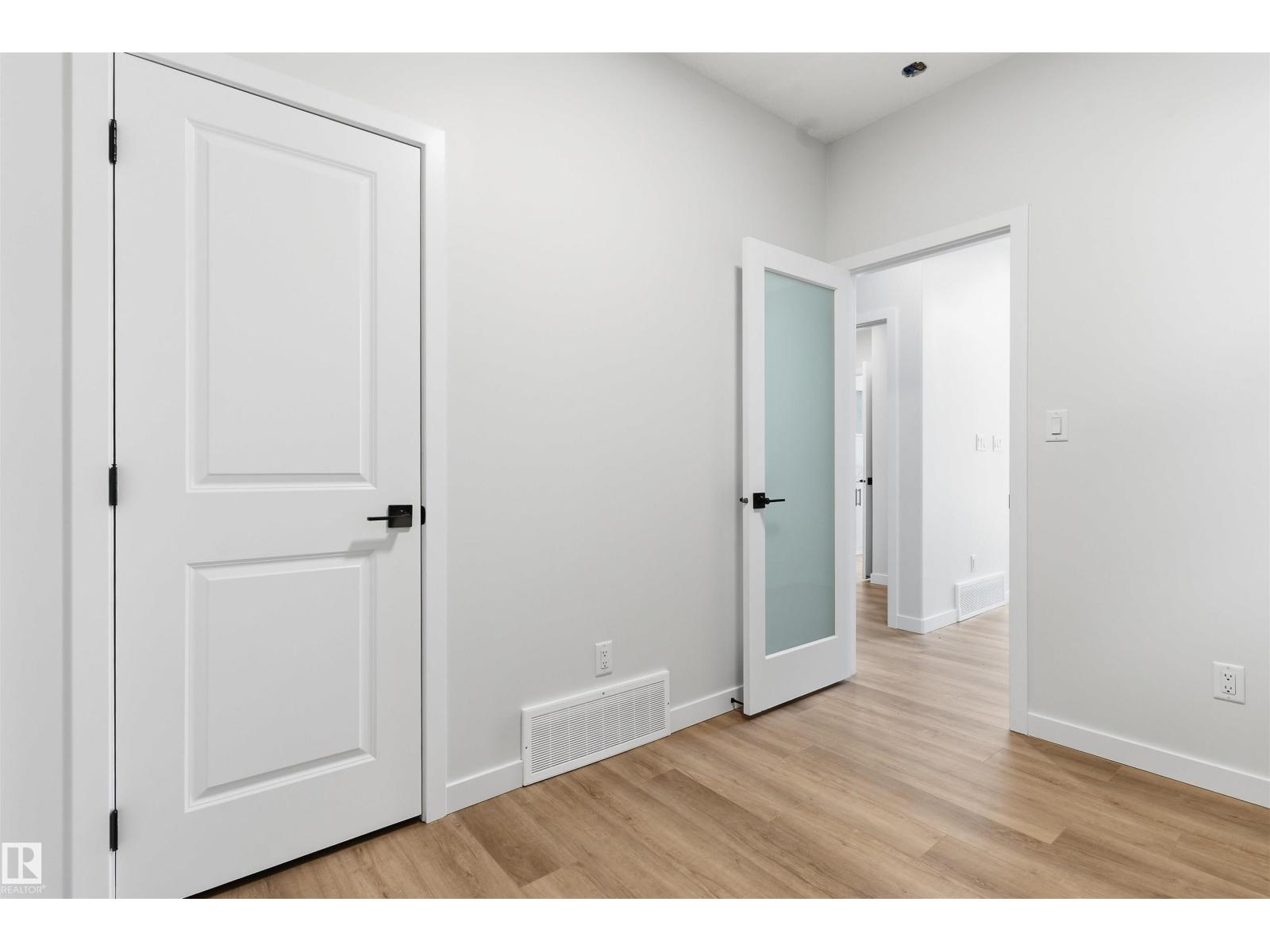 8727 181 AV NW - 28
