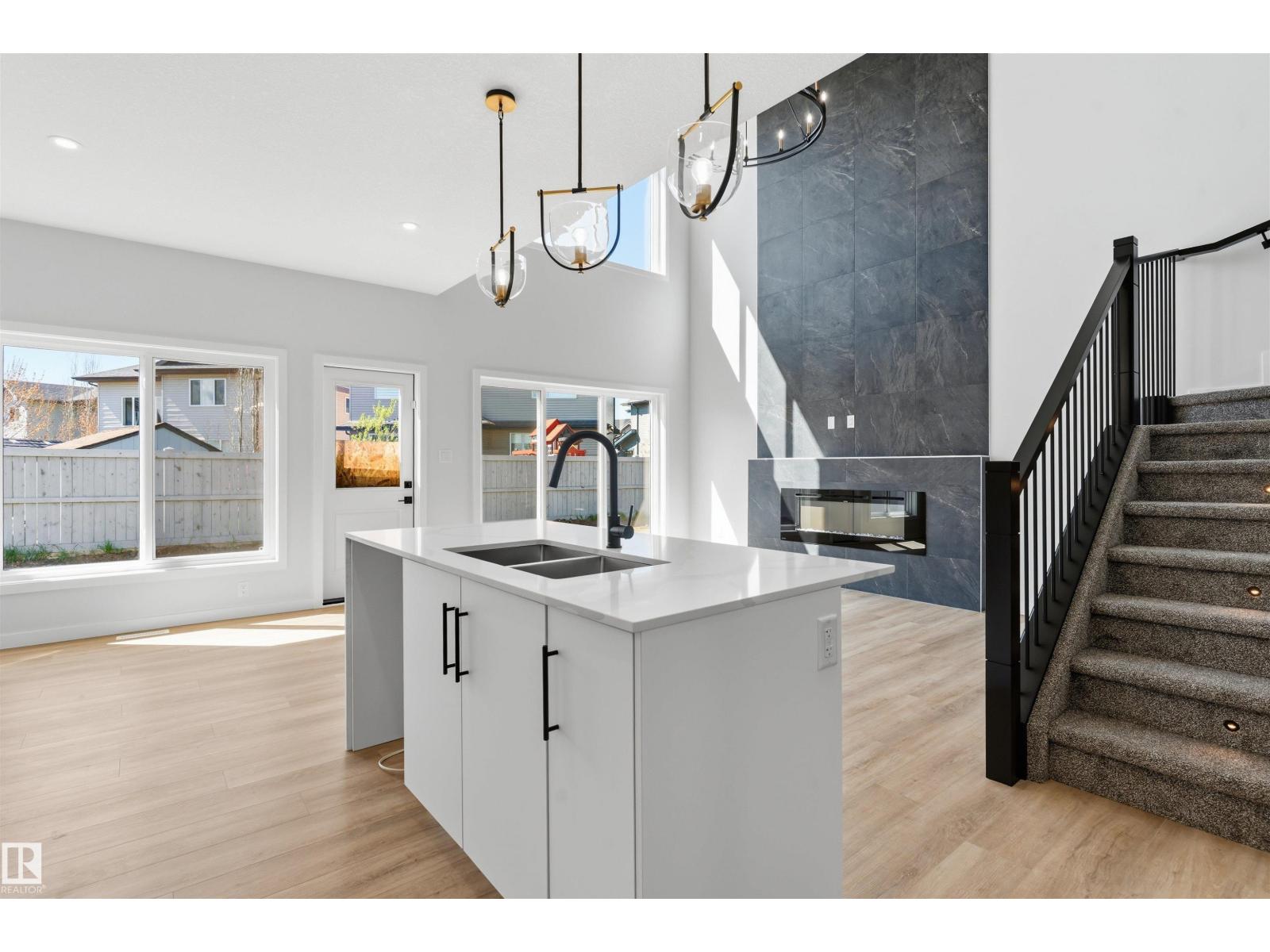 8727 181 AV NW - Image 3
