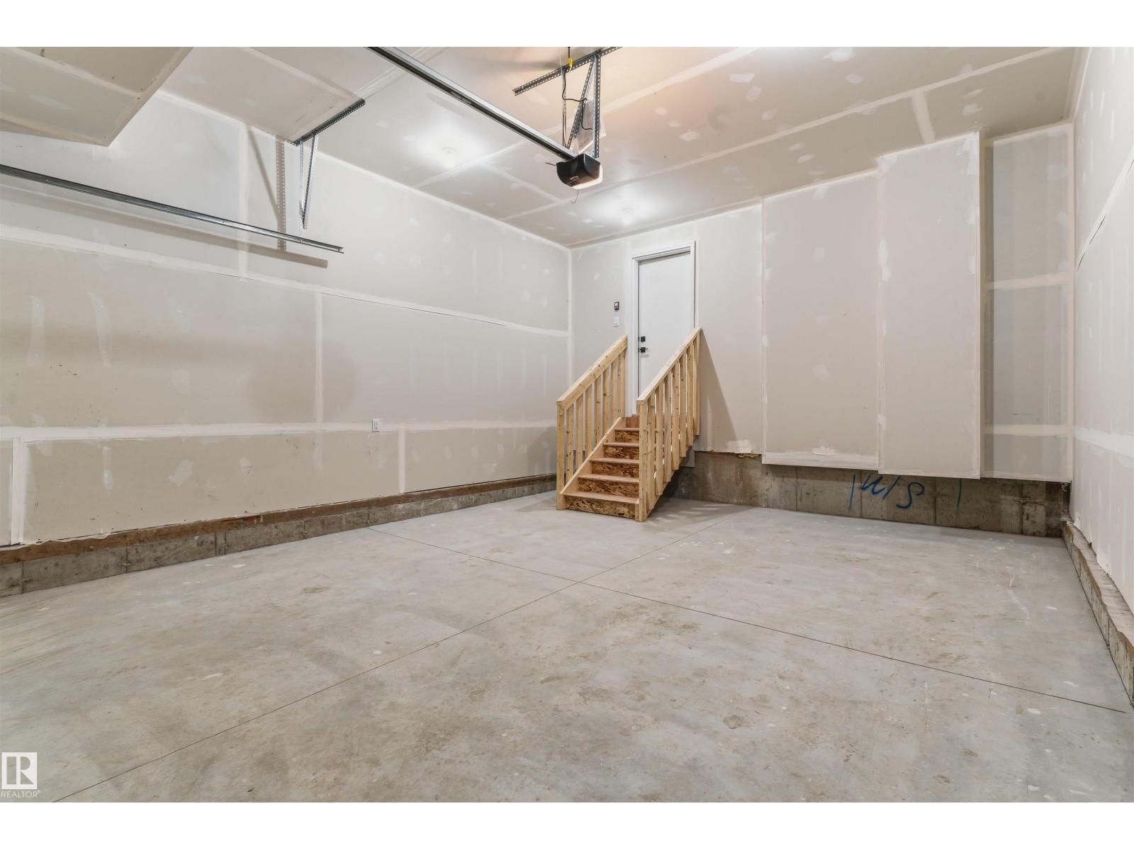 8727 181 AV NW - 32