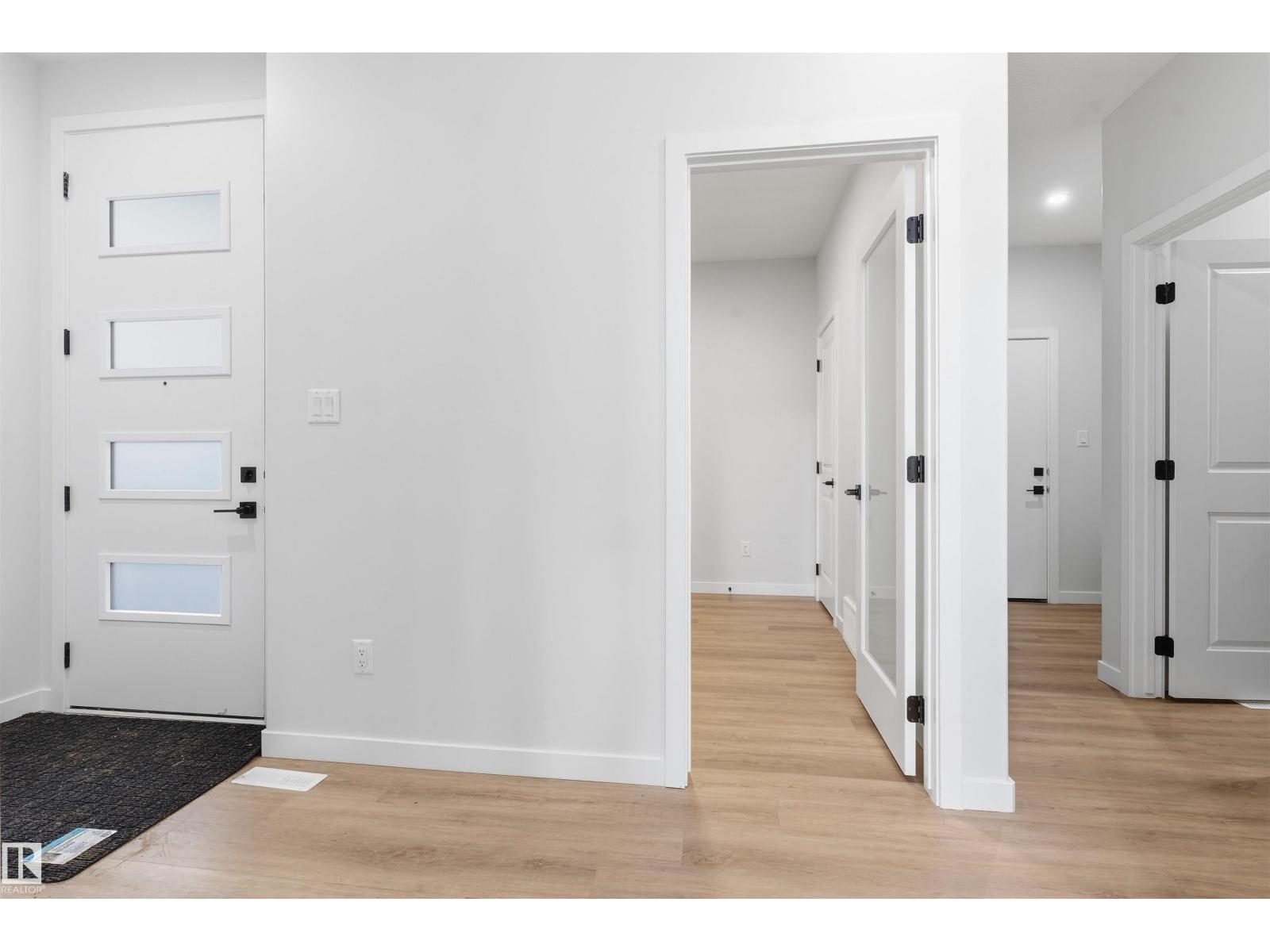 8727 181 AV NW - 37