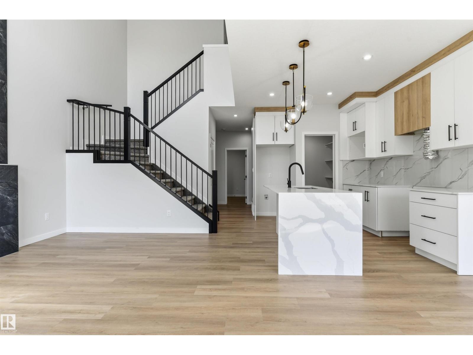 8727 181 AV NW - 4