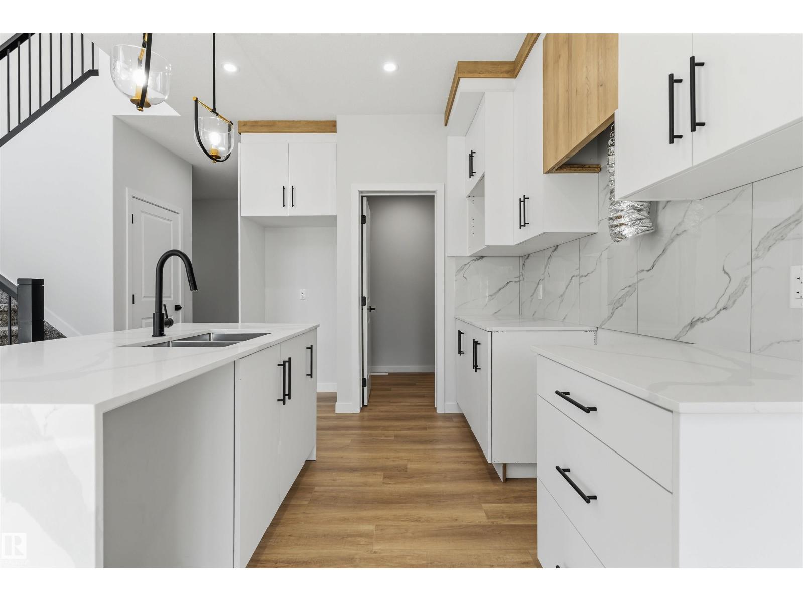 8727 181 AV NW - 7