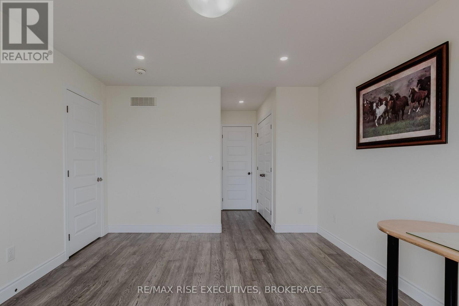 491 BETH CRESCENT - 27