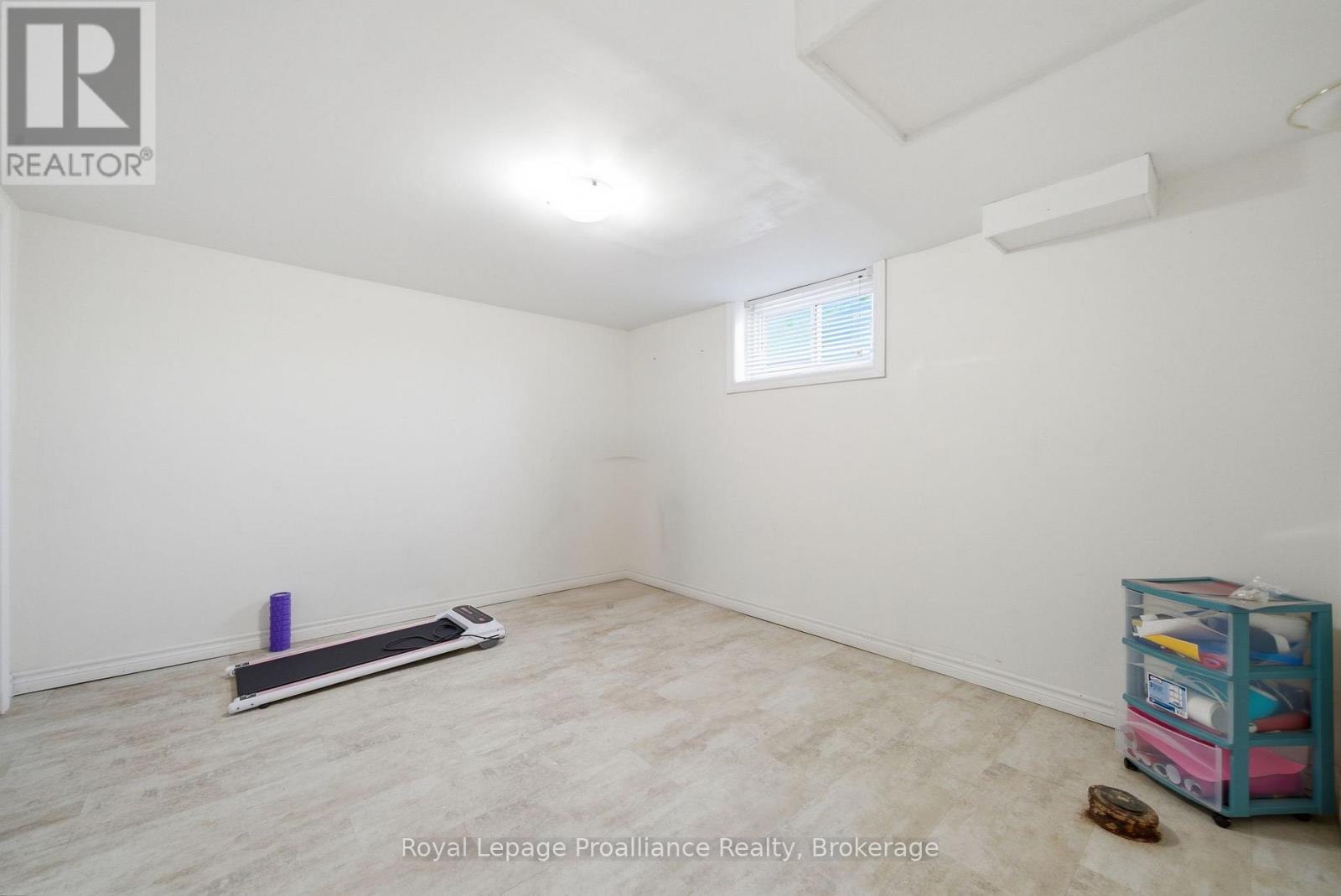 19 COLEMAN DRIVE - 33
