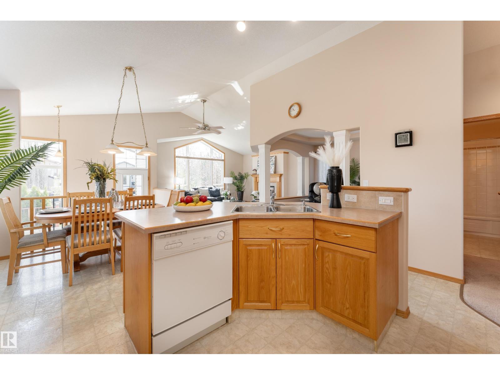 155 FOXHAVEN CR — photo 6