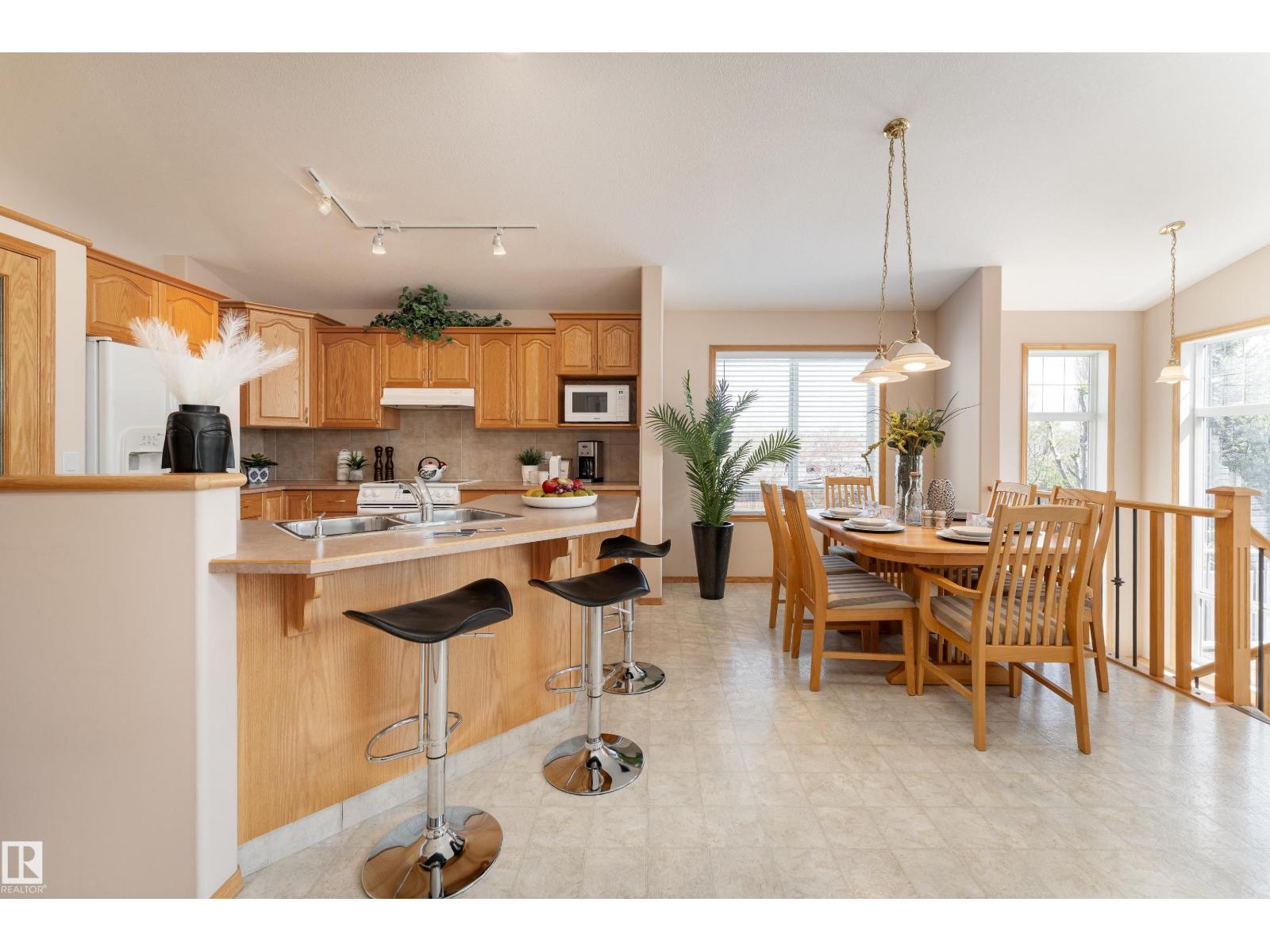 155 FOXHAVEN CR — photo 9
