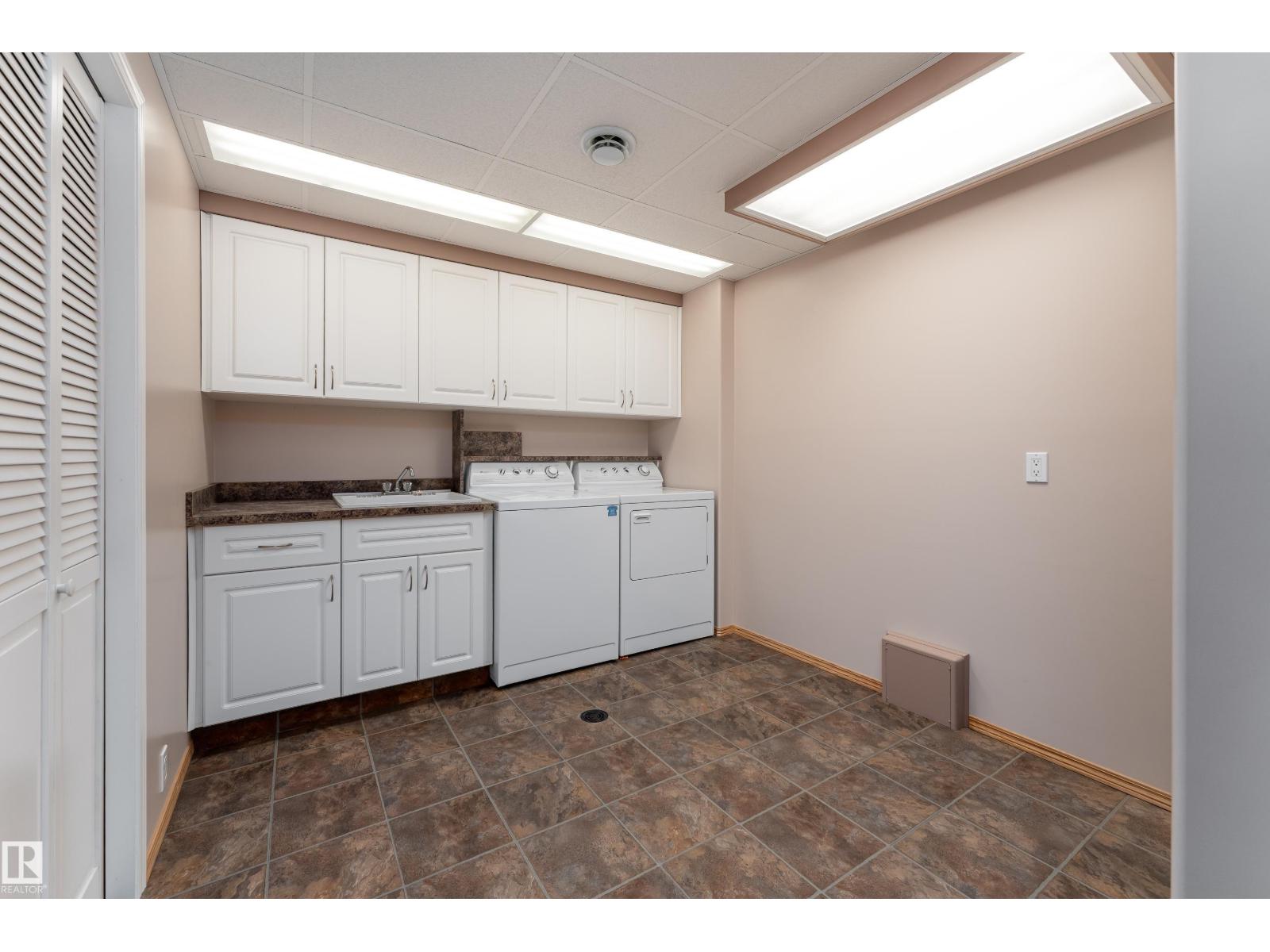155 FOXHAVEN CR — photo 35
