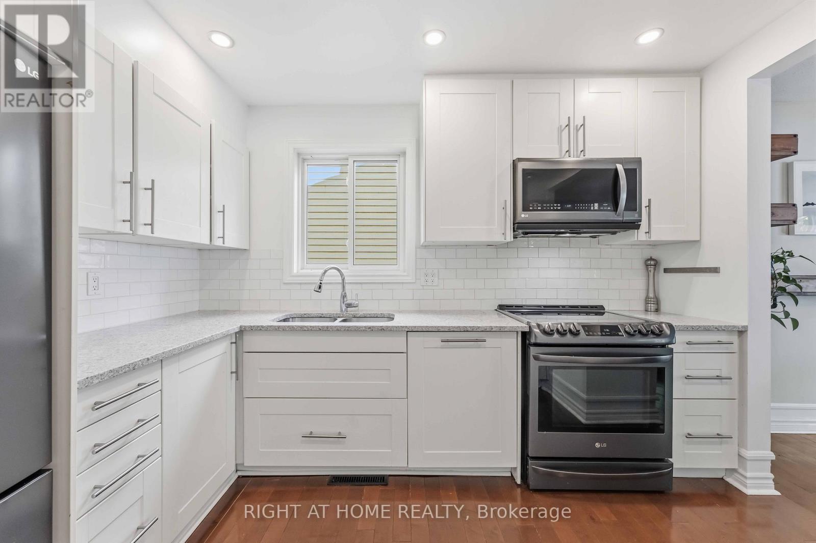 981 BARWELL AVENUE - 14