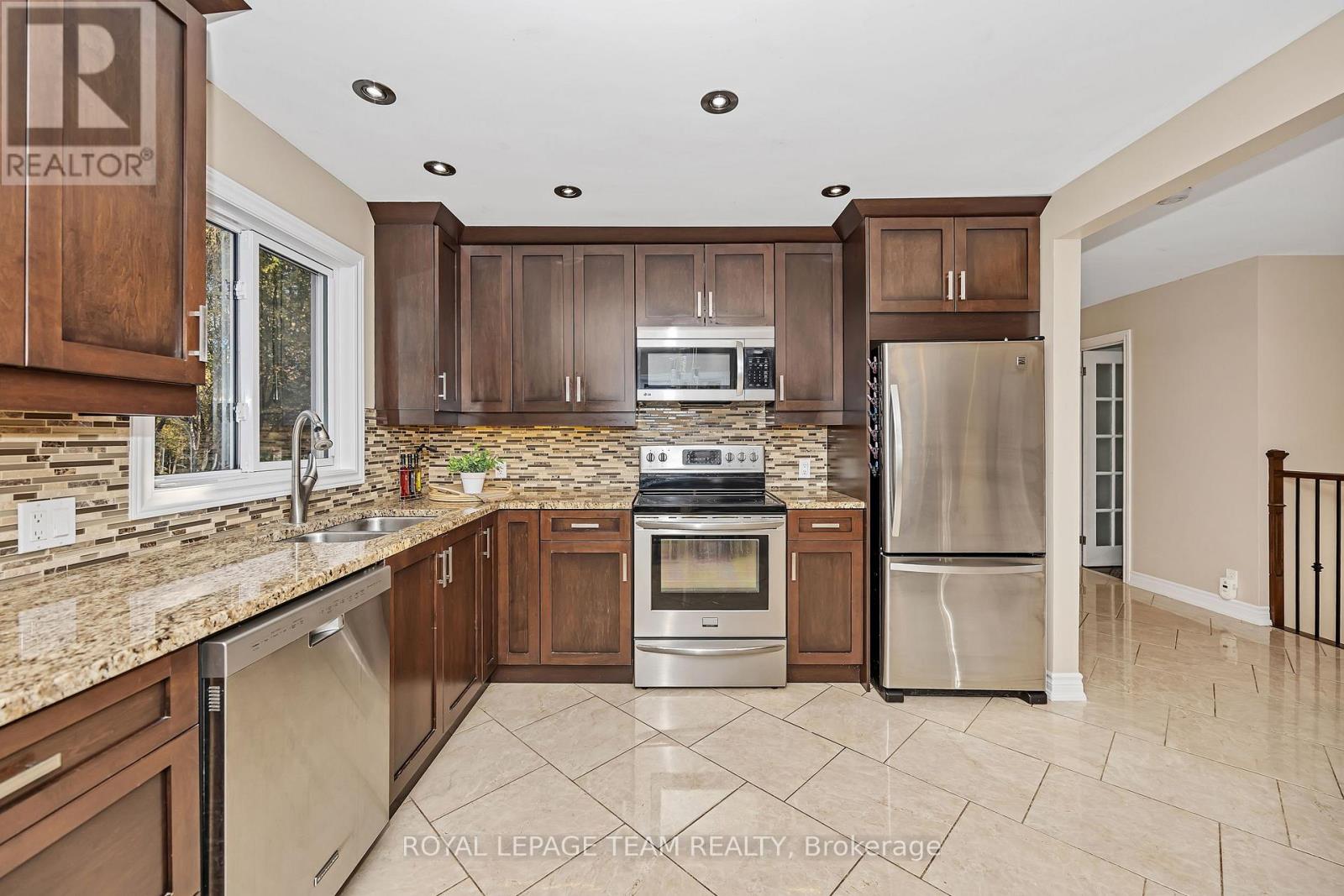 1115 DES CERISIERS STREET - 12