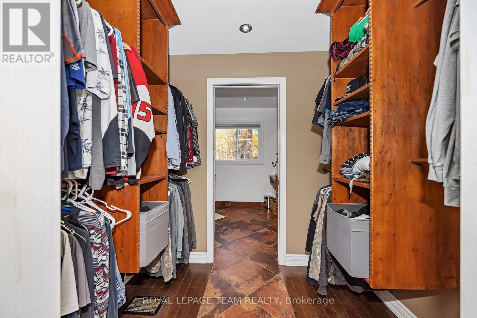 1115 DES CERISIERS STREET - 17