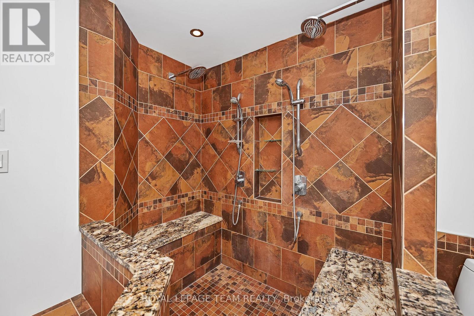 1115 DES CERISIERS STREET - 19