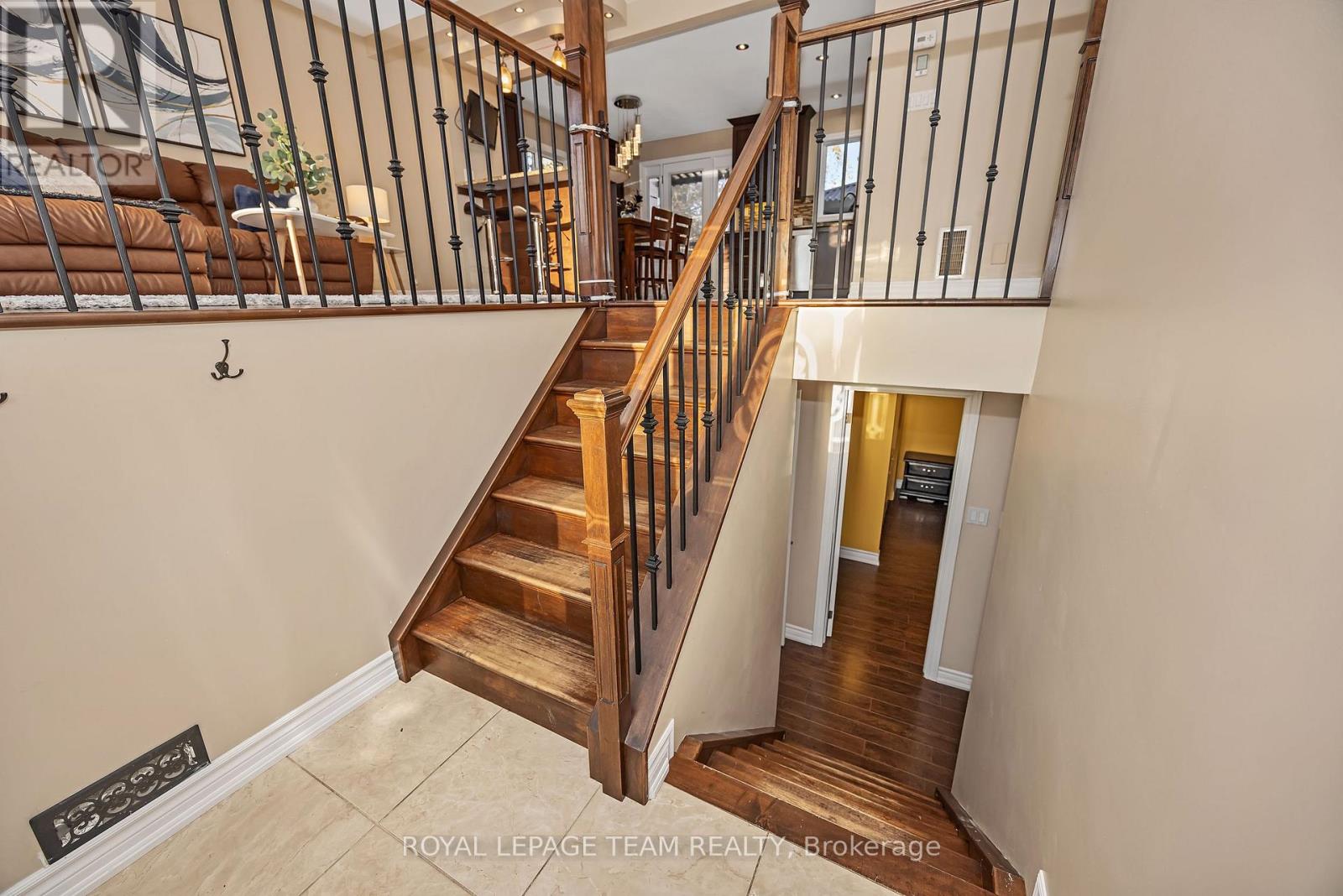 1115 DES CERISIERS STREET - 23